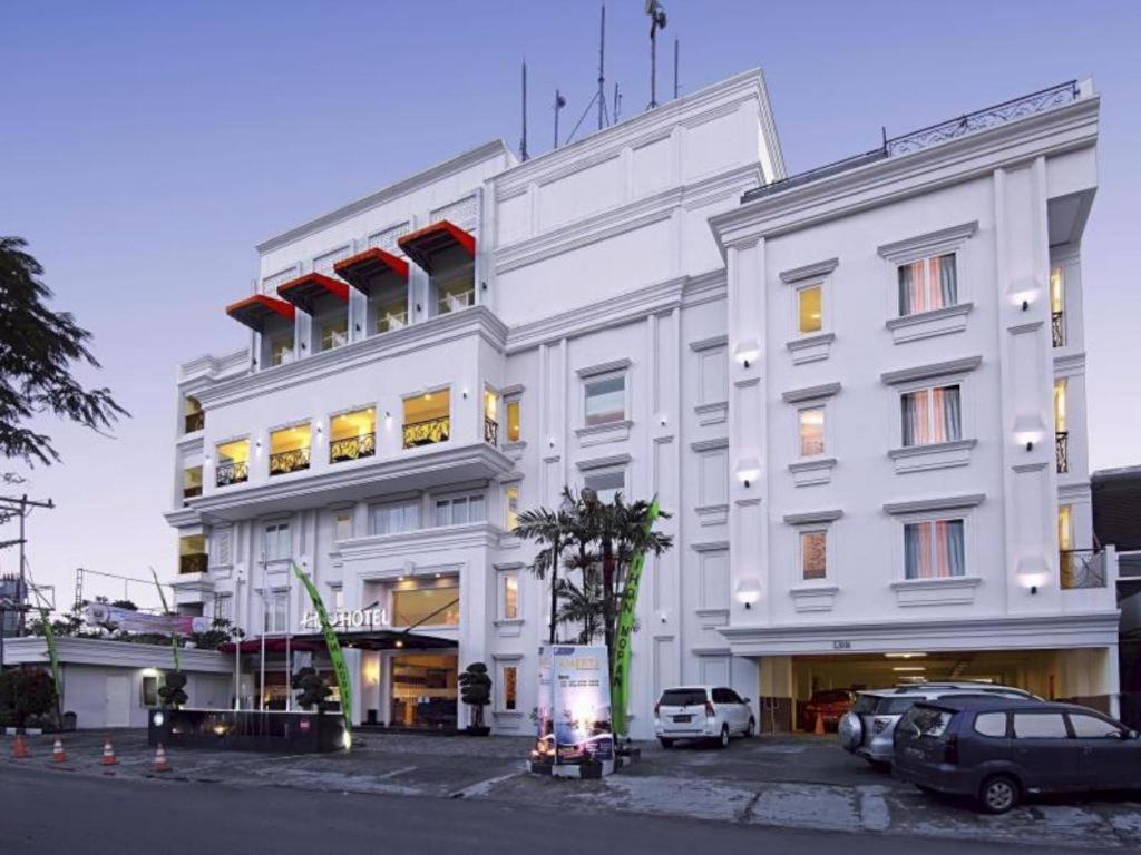 Hw Hotel Padang Exterior photo