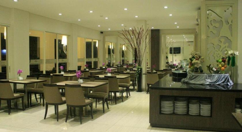 Hw Hotel Padang Exterior photo