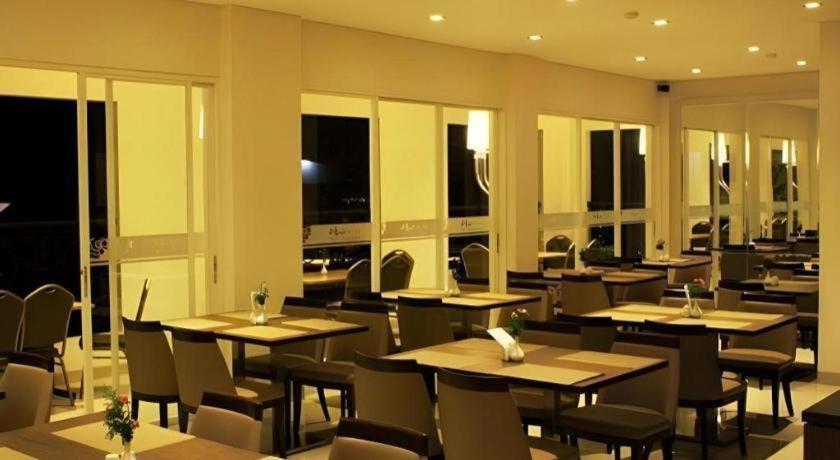 Hw Hotel Padang Exterior photo