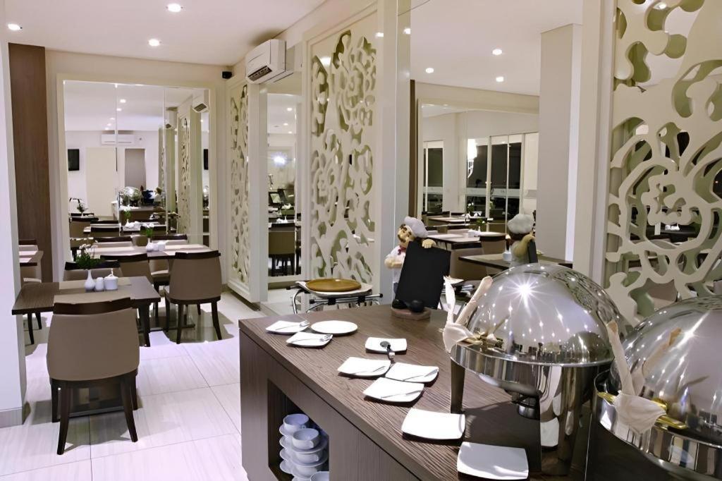 Hw Hotel Padang Exterior photo
